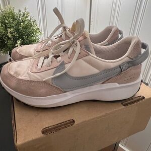 Nike sneaker, size 7